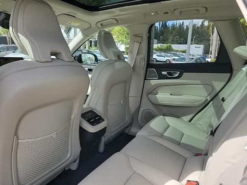 2026 Volvo XC60 B5 Ultra