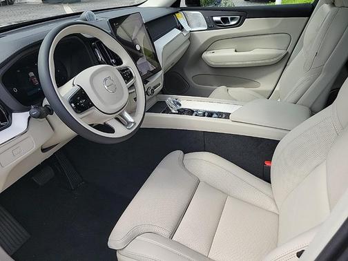2026 Volvo XC60 B5 Ultra