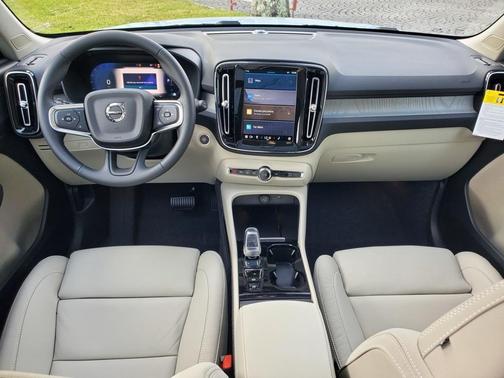 2025 Volvo XC40 B5 Plus Dark Theme