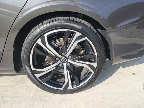 2023 Volvo S60 B5 Core Dark Theme