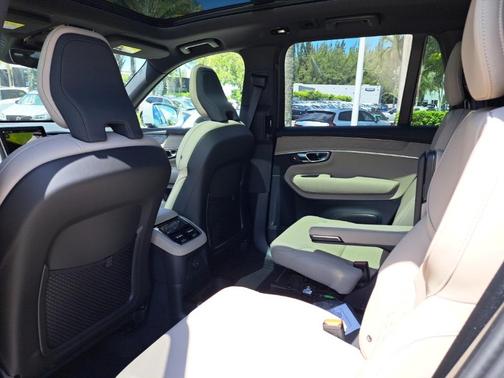 2025 Volvo XC90 Plug-In Hybrid T8 Plus 6-Seater