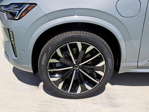 2025 Volvo XC90 Plug-In Hybrid T8 Plus 6-Seater