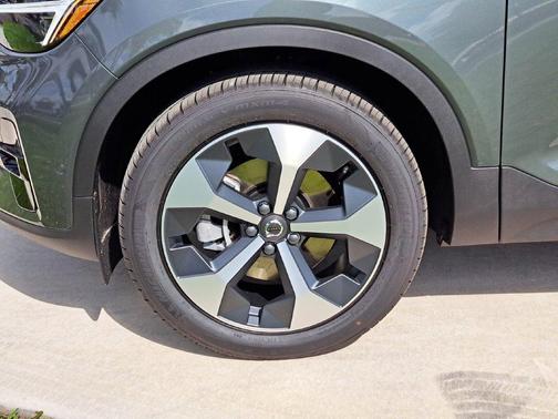 Forest Green 2026 Volvo XC40 B5 Plus