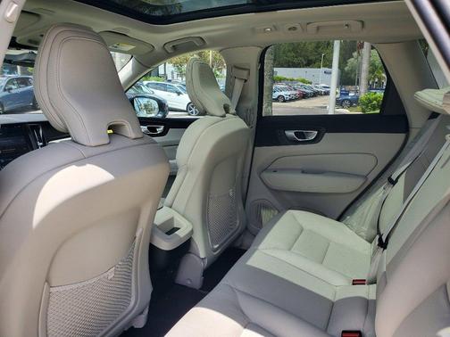 2025 Volvo XC60 B5 Plus