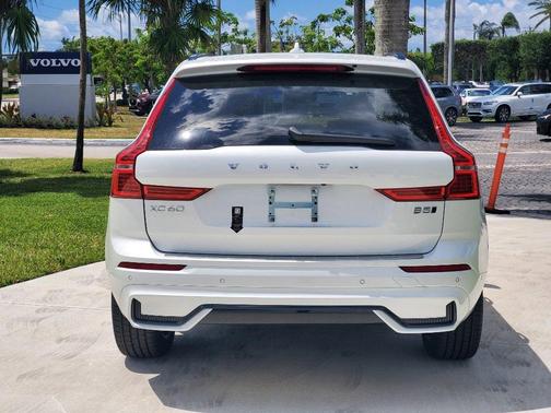 2025 Volvo XC60 B5 Plus