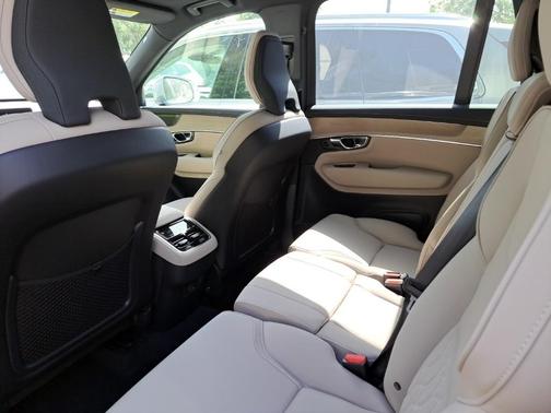 2025 Volvo XC90 B6 Plus 7-Seater