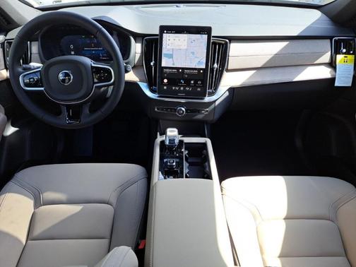 2025 Volvo XC90 B6 Plus 7-Seater