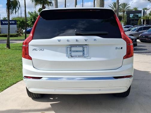 Crystal White Metallic 2023 Volvo XC90 B6 Plus 7-Seater