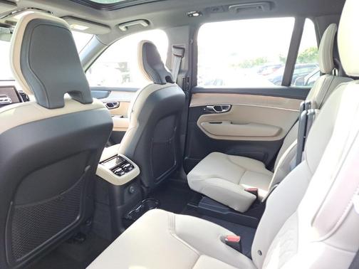 2025 Volvo XC90 Plug-In Hybrid T8 Plus 6-Seater