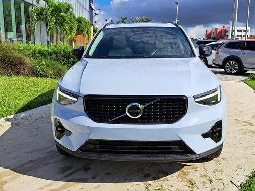 2026 Volvo XC40 B5 Plus