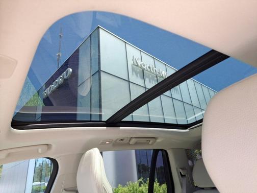 2023 Volvo XC90 B5 Plus