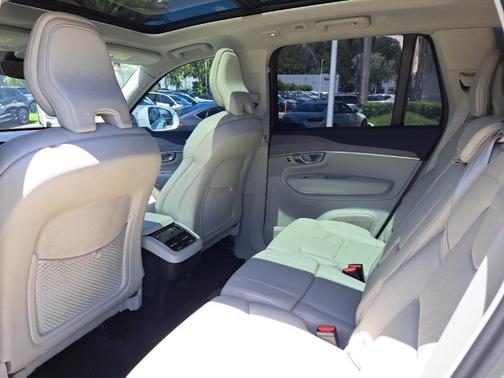 2023 Volvo XC90 B5 Plus