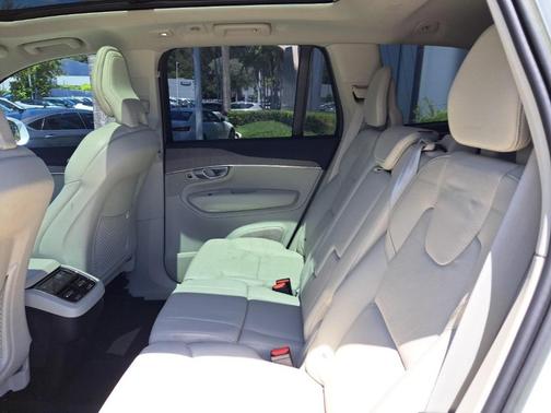 2023 Volvo XC90 B5 Plus