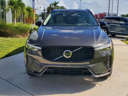 2025 Volvo XC60 B5 Plus