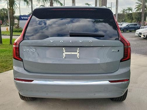 Metallic 2026 Volvo XC90 B6 Ultra 7-Seater