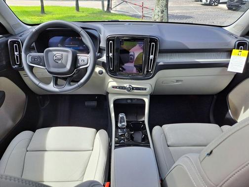 2026 Volvo XC40 B5 Plus