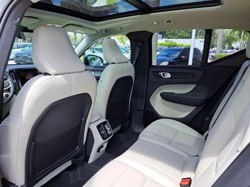 2026 Volvo XC40 B5 Plus