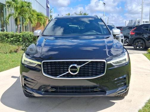 Onyx Black Metallic 2019 Volvo XC60 T5 R-Design