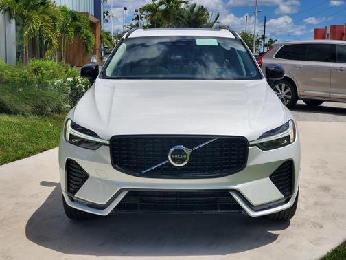 2025 Volvo XC60 B5 Plus