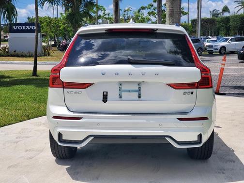 2025 Volvo XC60 B5 Plus