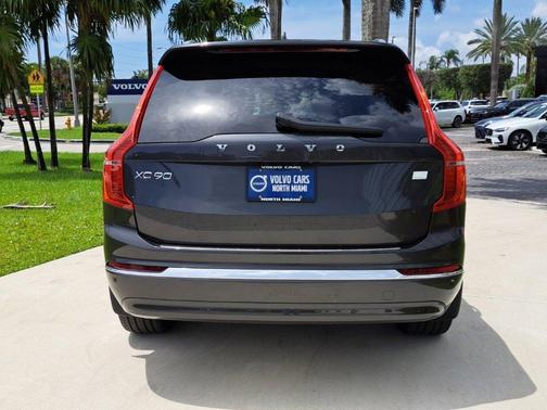 2024 Volvo XC90 Recharge Plug-In Hybrid T8 Ultimate Bright Theme 7-Seater