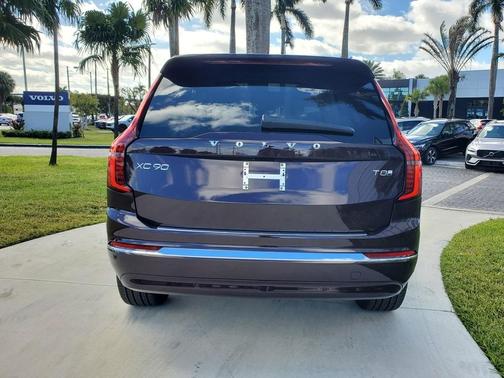 2025 Volvo XC90 Plug-In Hybrid T8 Ultra 6-Seater