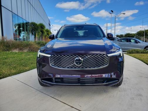 2025 Volvo XC90 Plug-In Hybrid T8 Ultra 6-Seater