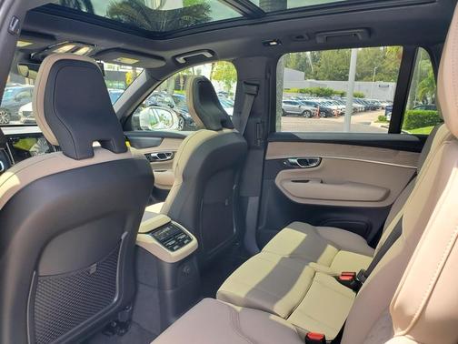 2025 Volvo XC90 Plug-In Hybrid T8 Plus 7-Seater