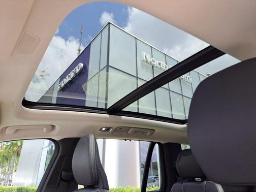 2022 Volvo XC90 T6 Inscription 6 Passenger