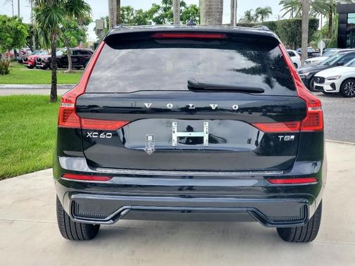 2025 Volvo XC60 Plug-In Hybrid T8 Core