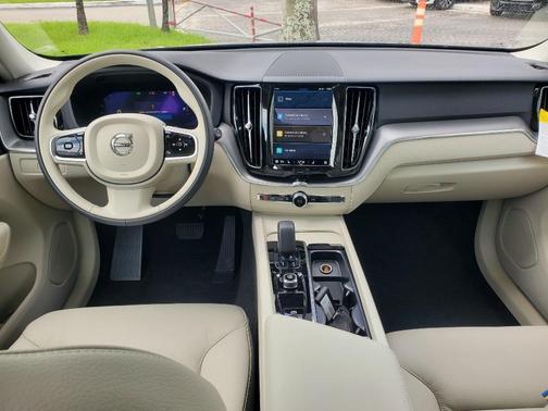 2025 Volvo XC60 Plug-In Hybrid T8 Core
