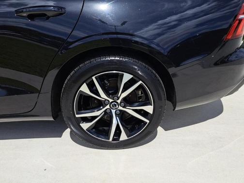 2024 Volvo S60 B5 Core Dark Theme