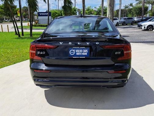 2024 Volvo S60 B5 Core Dark Theme