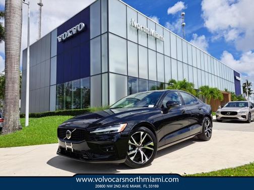 2024 Volvo S60 B5 Core Dark Theme