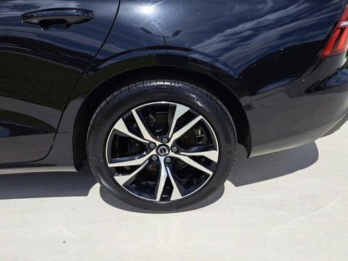 2024 Volvo S60 B5 Core Dark Theme