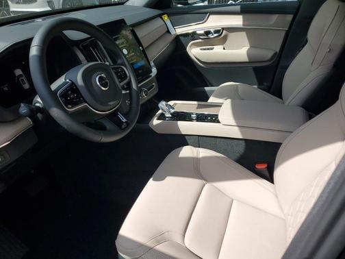 2025 Volvo XC90 Plug-In Hybrid T8 Core 7-Seater