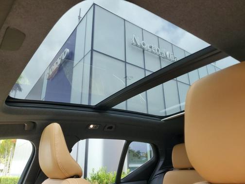 2022 Volvo XC40 T4 Inscription