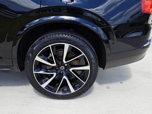 2023 Volvo XC90 B5 Plus