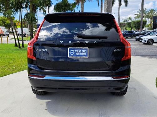 2023 Volvo XC90 B5 Plus