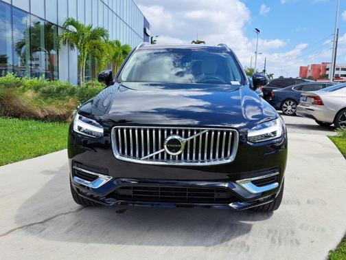 2023 Volvo XC90 B5 Plus