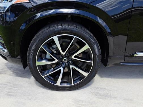 2023 Volvo XC90 B5 Plus