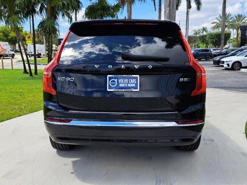 2023 Volvo XC90 B5 Plus