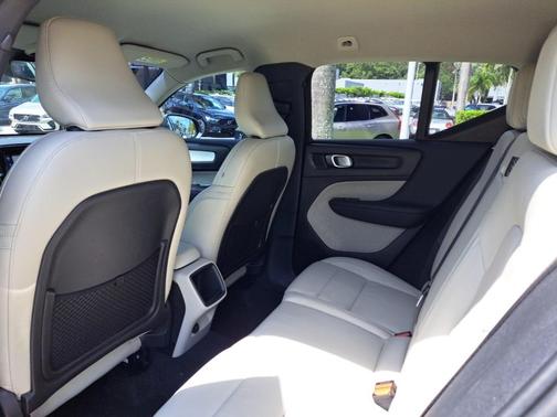 2019 Volvo XC40 T5 Momentum
