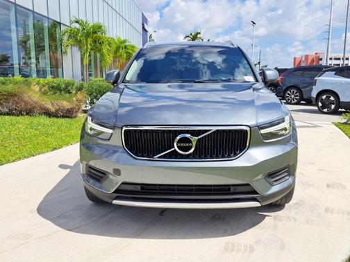 2019 Volvo XC40 T5 Momentum