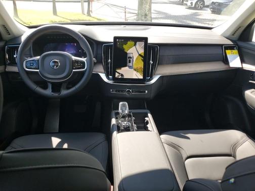 2025 Volvo XC90 B5 Plus 7-Seater