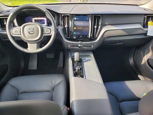 2025 Volvo XC60 B5 Plus
