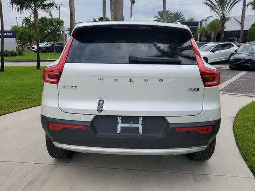 2025 Volvo XC40 B5 Plus Bright Theme