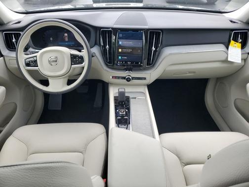 2025 Volvo XC60 B5 Plus
