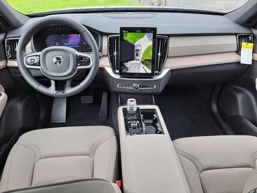 2026 Volvo XC90 PLUS