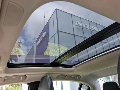 Crystal White Metallic 2024 Volvo S60 B5 Plus Dark Theme